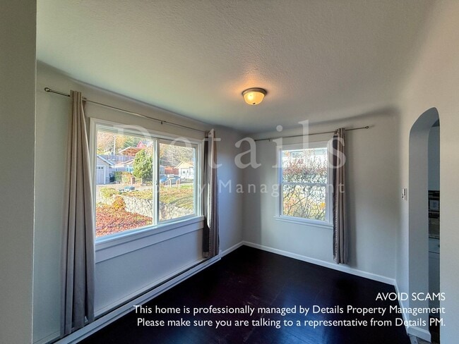 Building Photo - 5 Bedroom 2 Story With Basement!