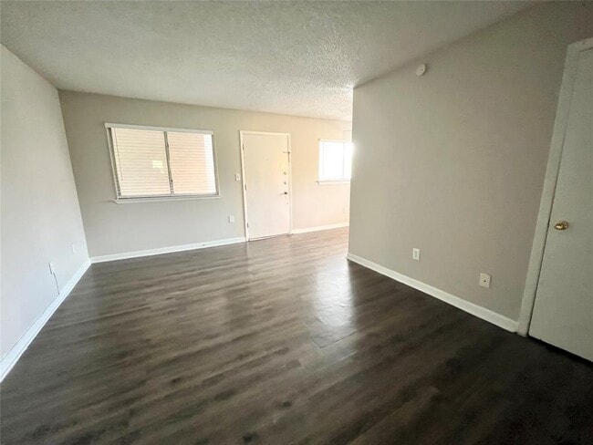 Building Photo - 3106 Duval St