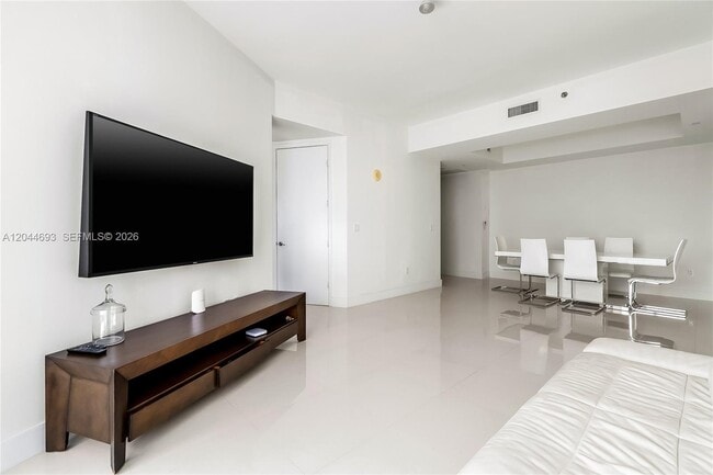 Building Photo - 16001 Collins Ave