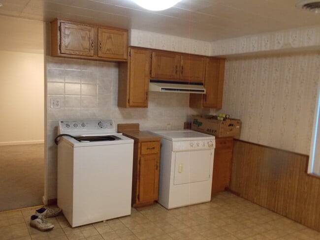 Building Photo - 8795 Main St