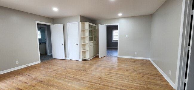Building Photo - 1209 Haines Dr
