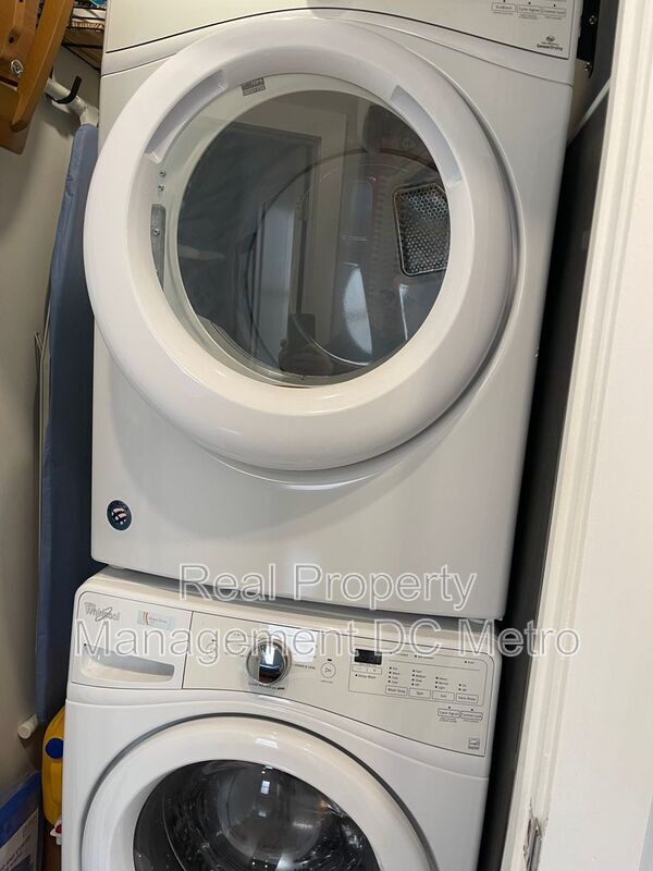 Building Photo - 1512 K St SE