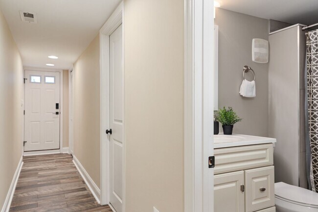 Building Photo - Gorgeous renovated home in Riverside Neigh...