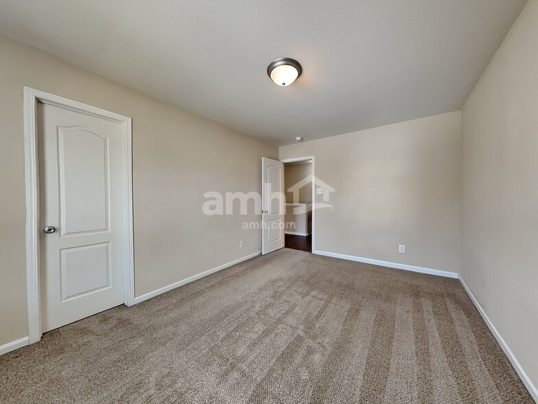 Building Photo - 1320 Perga Ct