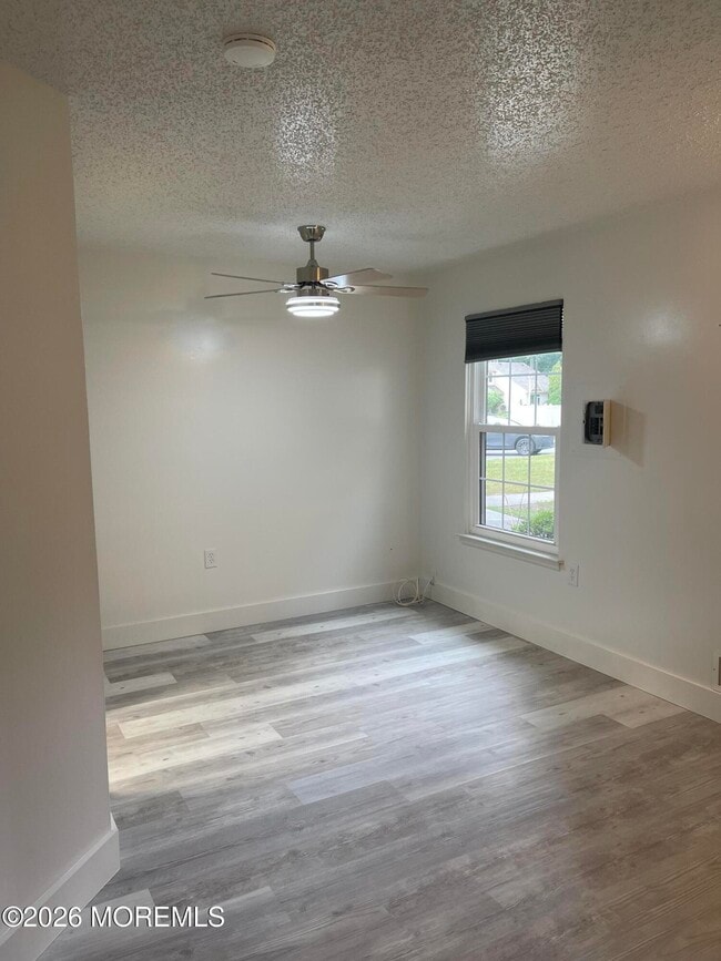 Building Photo - 141 Aster Ct