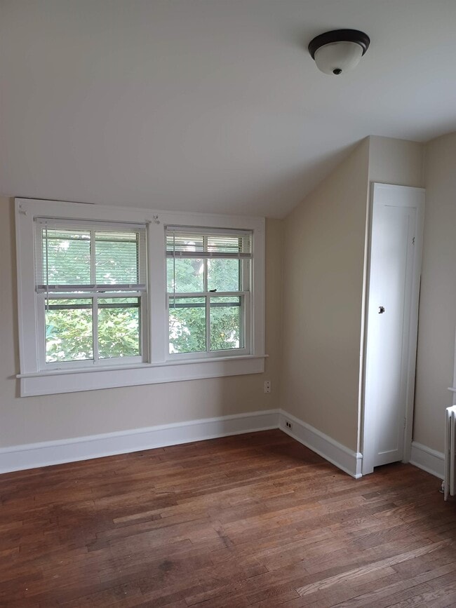 Building Photo - 18 E Clifford St