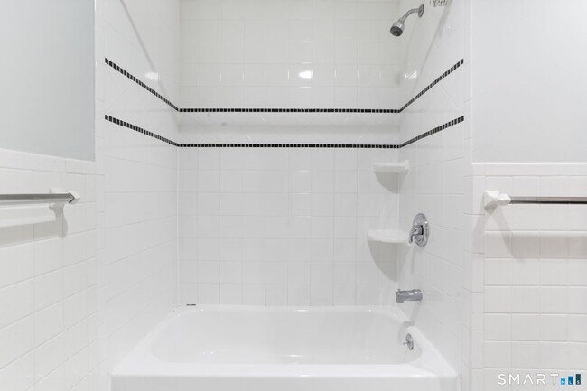 Building Photo - 86 Harbor Dr