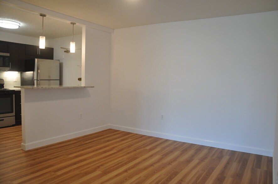 Building Photo - 1300 Army Navy Dr