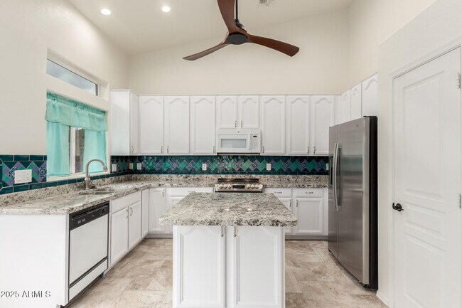 Building Photo - 15655 N Cabrillo Dr
