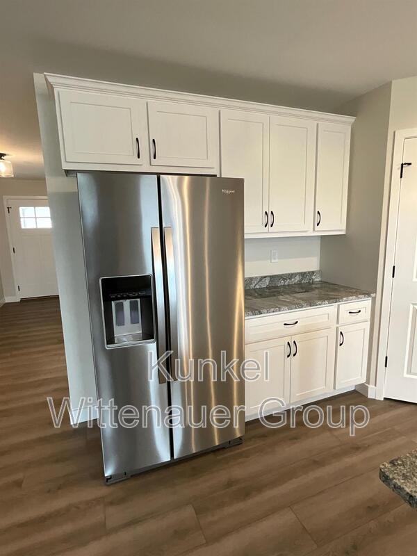Building Photo - 812 Applewood Creek Dr