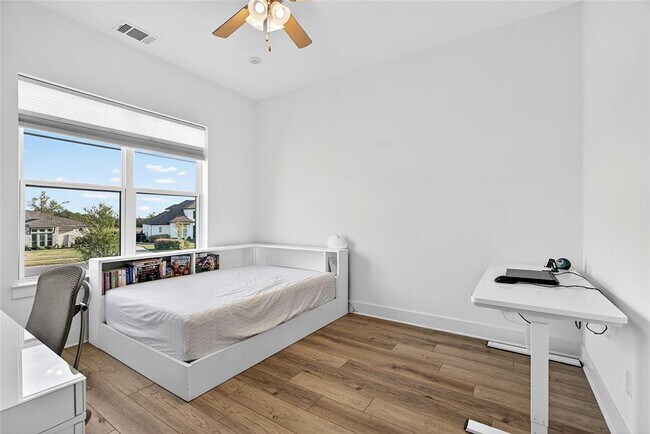 Building Photo - 404 Prairie Clover Dr