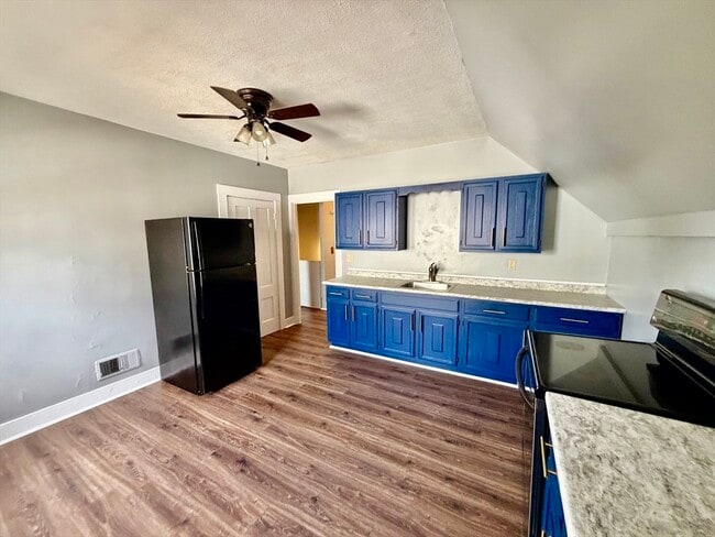 Building Photo - 86 Maplewood Ave