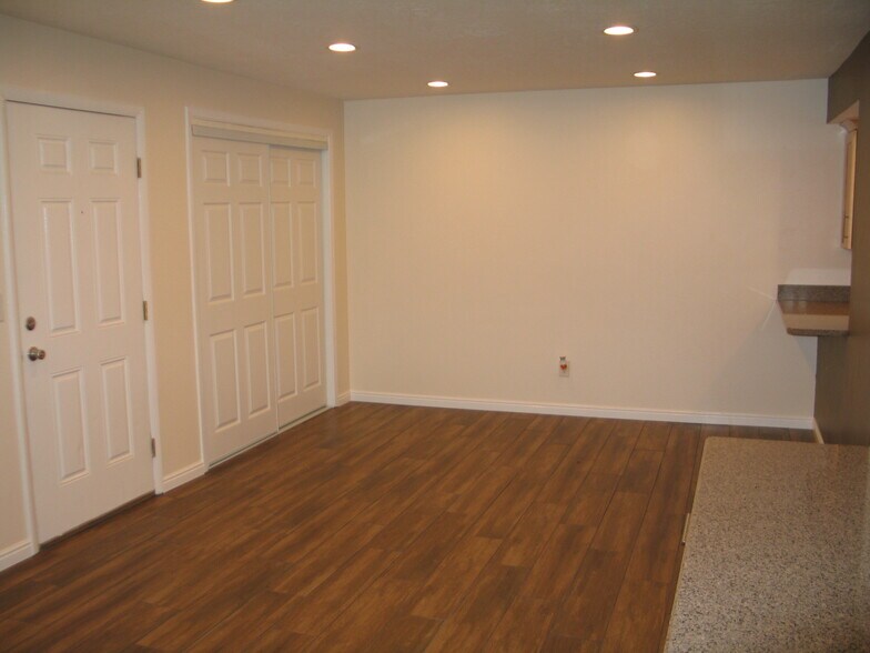 Building Photo - 5700 S 900 E