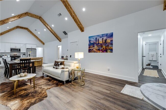 Building Photo - 551 Woodrow Ave