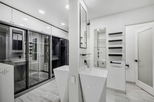 Building Photo - Golf Course Views from LVCC home