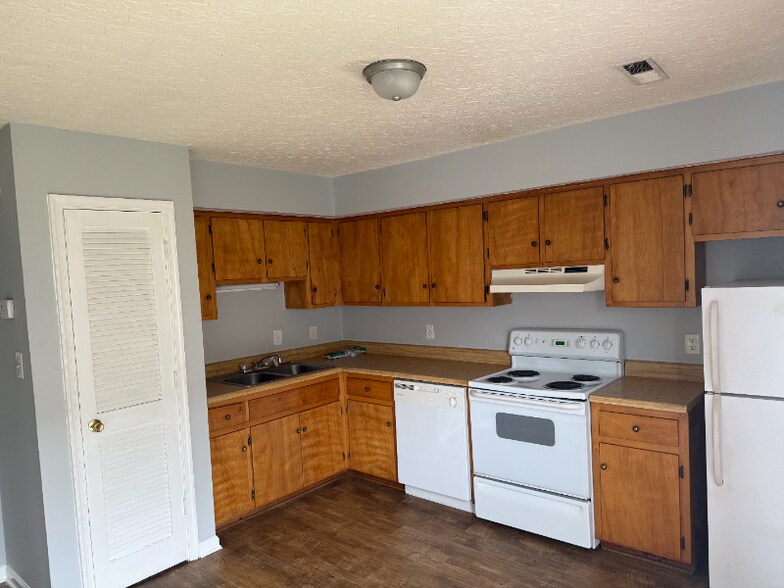 Building Photo - 54 Ferguson Dr