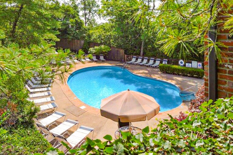 Building Photo - Carriage Court