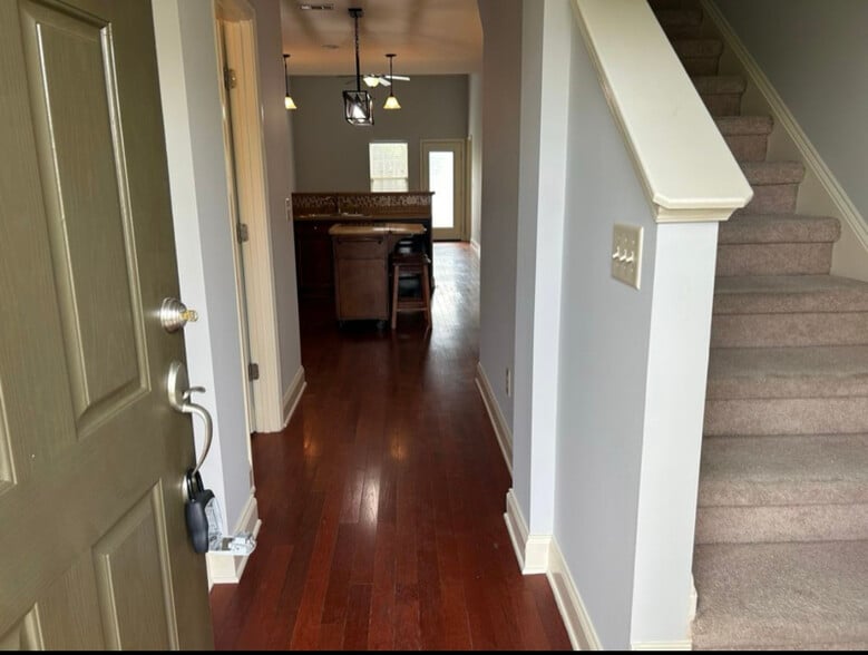 Building Photo - 735 Tulip Grove Rd