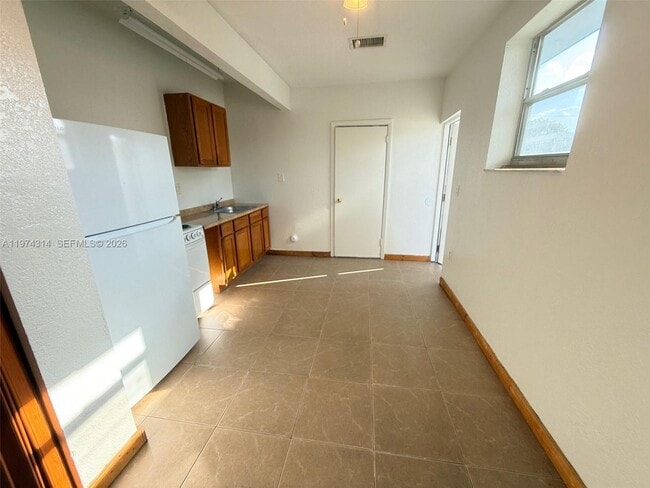 Building Photo - 1612 NE 169th St