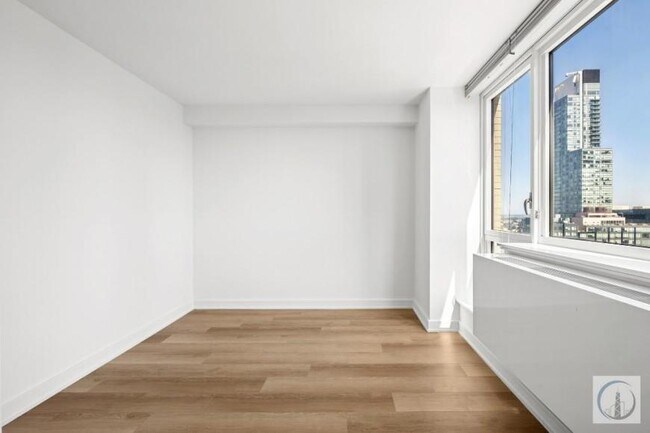 Building Photo - 2 bedroom in Long Island City NY 11101