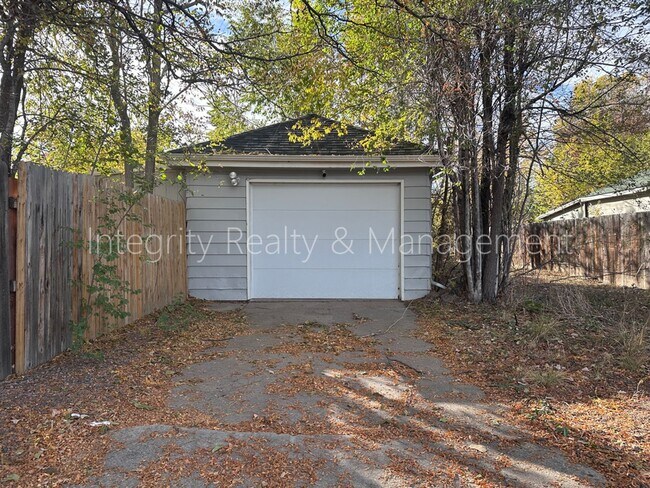 Building Photo - 901 S Alcott St