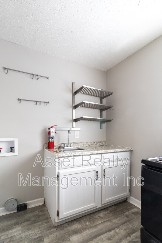 Building Photo - 1046 McArthur Rd