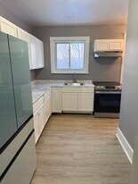 Building Photo - 552 S Main St