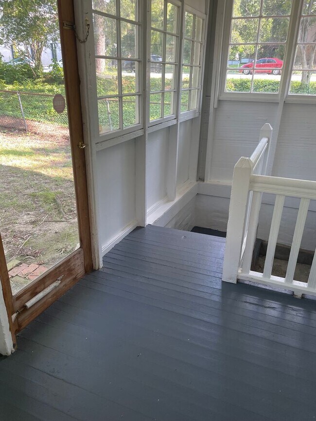 Building Photo - Spacious 2 Bedroom with an Office - LAWNCA...