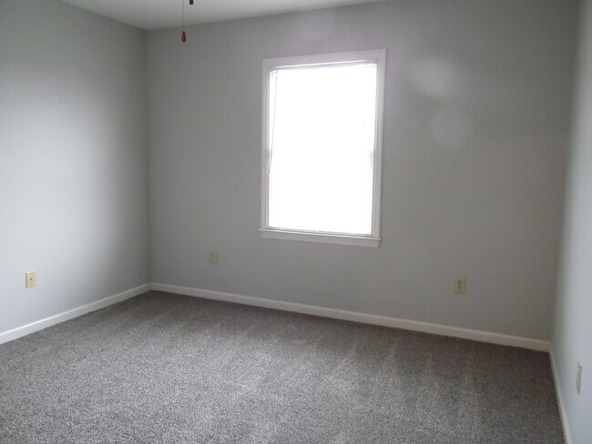 Building Photo - 4456 Hartland Pkwy