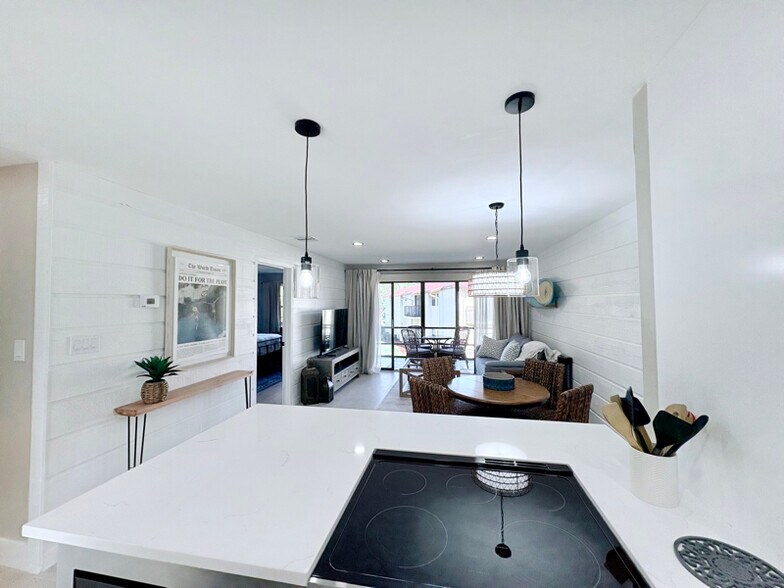 Building Photo - 2050 Oleander Blvd