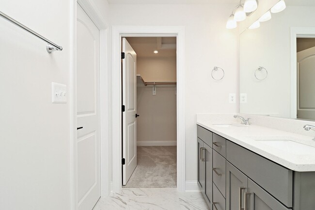 Building Photo - Dog-Friendly Townhome in Dunlora Park