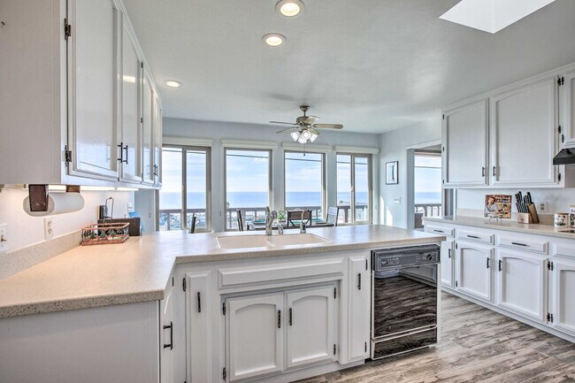 Building Photo - 408 Stuart Ave