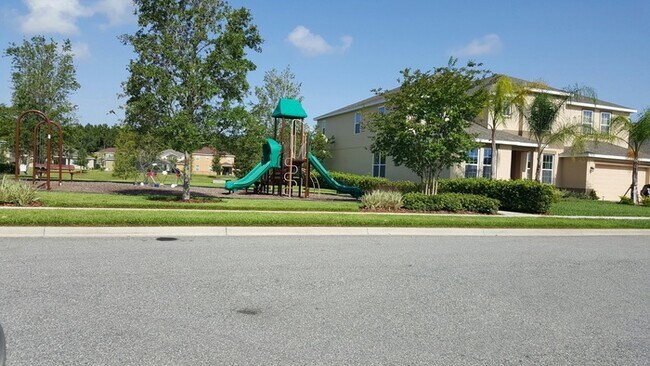 Building Photo - 1065 Vinsetta Cir