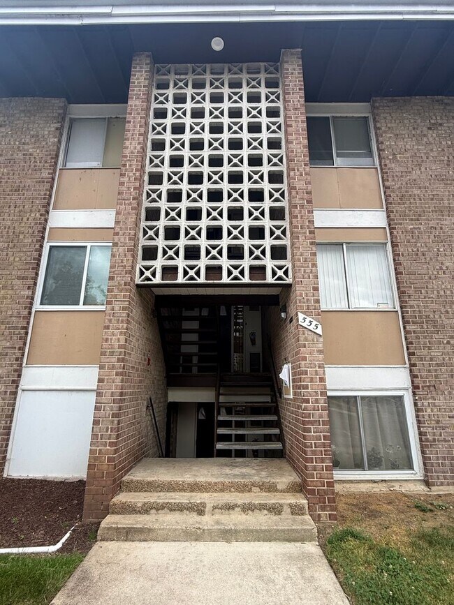 Building Photo - 554 Wilson Bridge Dr