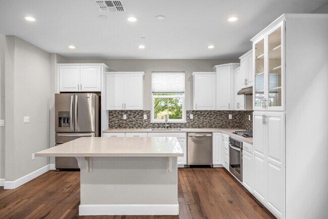 Building Photo - Available now | 3 bedroom + office | 3 full bath | Solar