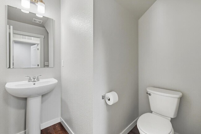 Building Photo - 2662 W Jayton Dr