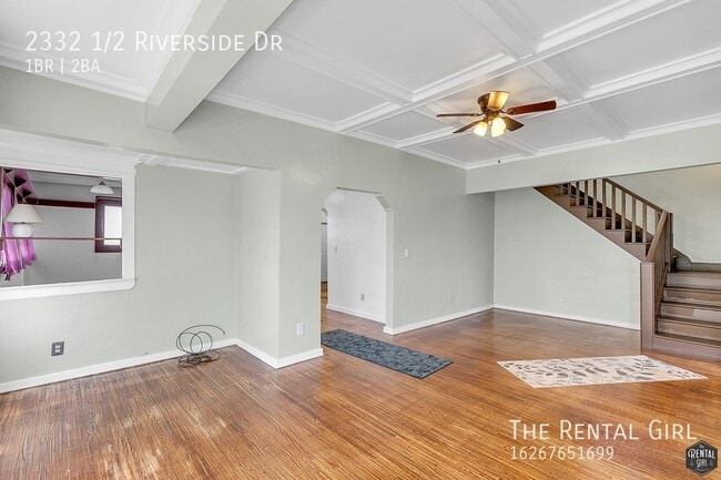 Building Photo - 2332 1/2 Riverside Dr-