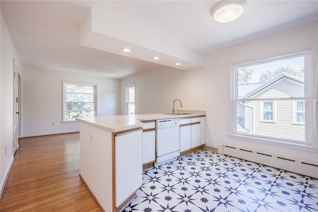 Building Photo - 257 Averill Ave