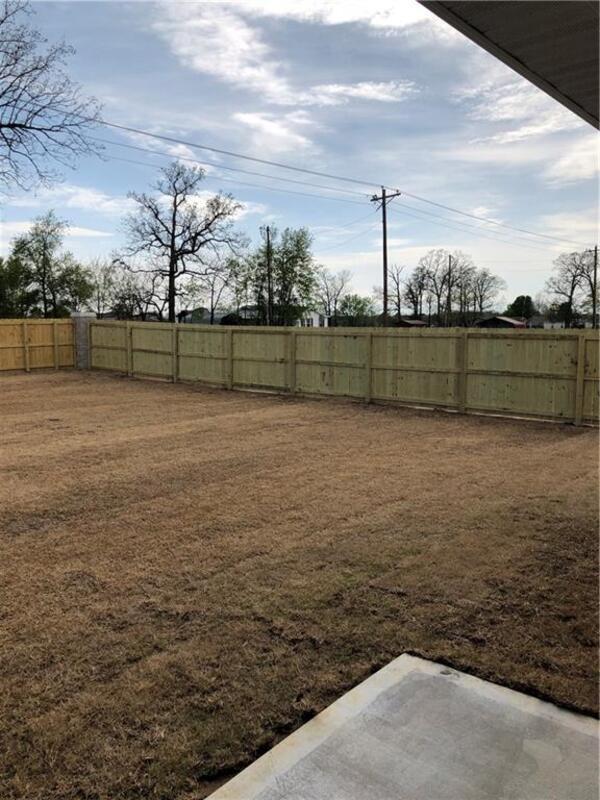 Building Photo - 1725 Tracey Rd