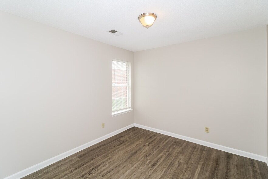 Building Photo - 1015 Jessica Lauren Dr