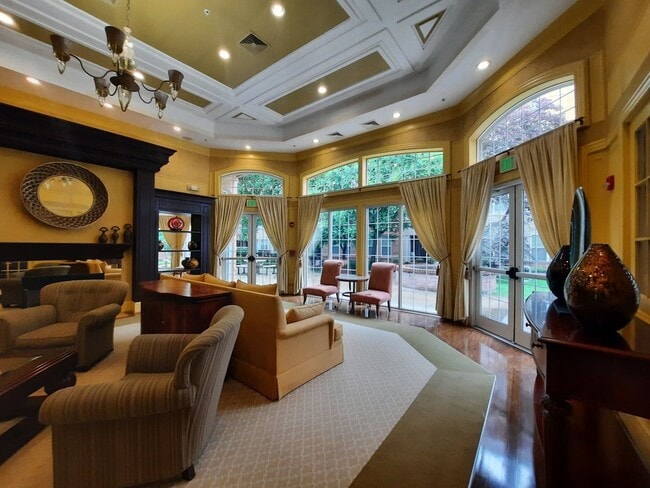 Building Photo - 1BR Condo in Upscale Highview. Enjoy Resor...
