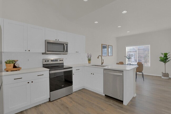 Kitchen - 5512 Sonnet Hts