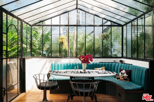 Building Photo - 1046 W Kensington Rd