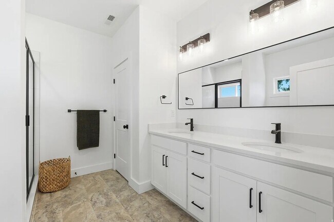 Building Photo - 429 W 80 S