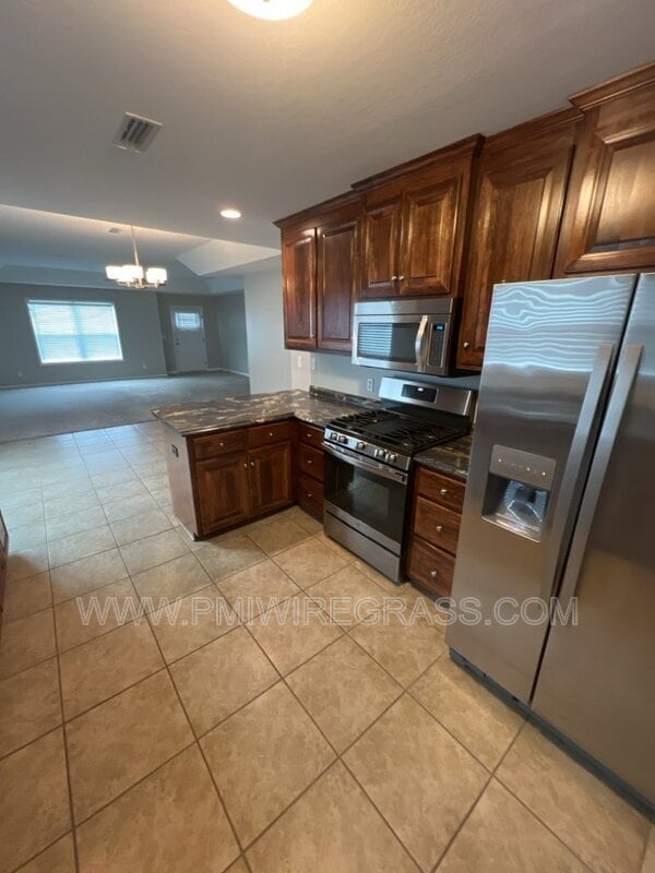 Building Photo - 214 Winterberry Way