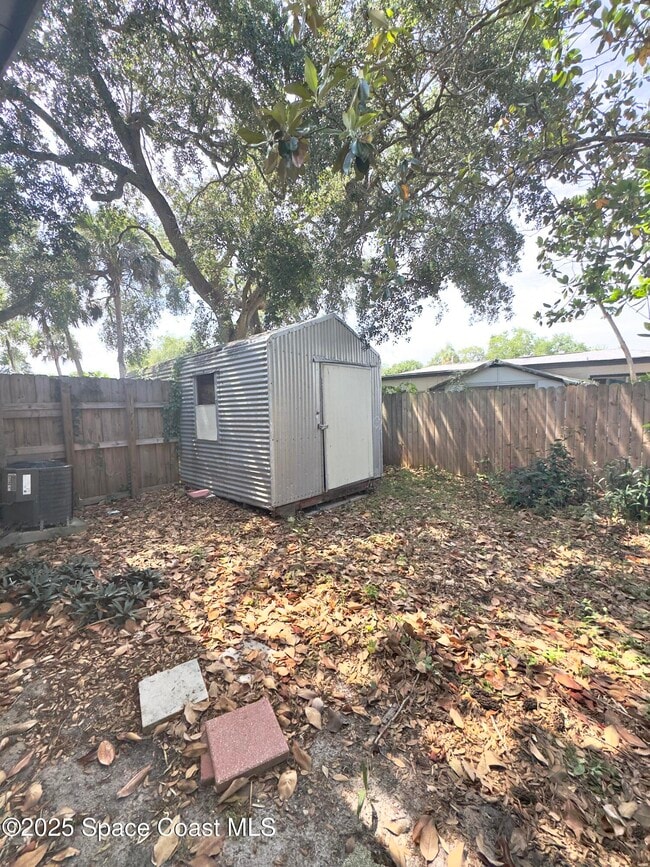 Building Photo - 2466 Uranus Dr