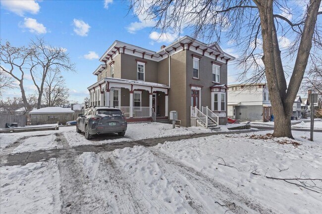 Building Photo - 375 St Paul St