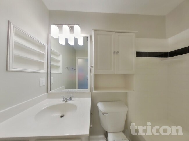 Building Photo - 202 Harris Ct