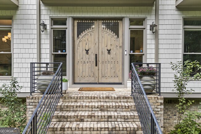 Building Photo - 1742 Helen Dr NE