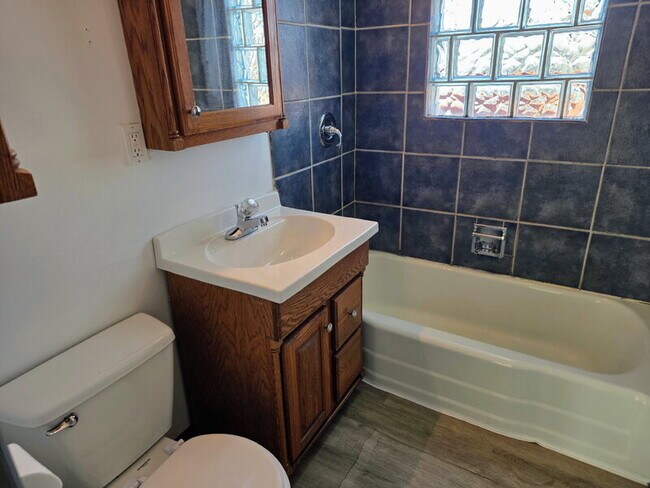 Building Photo - 6813 Urbandale Ave